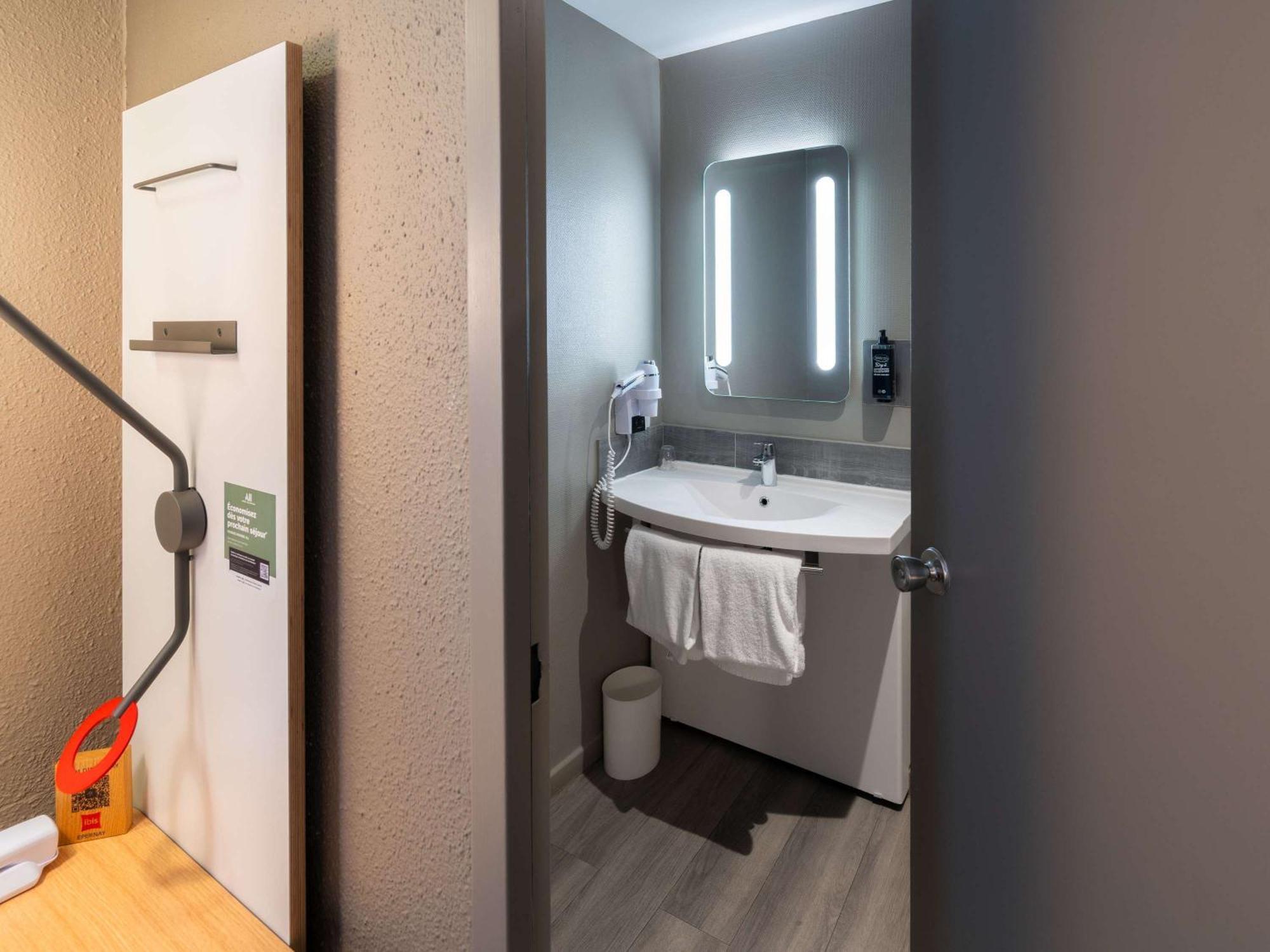 Ibis Centre Hotel 3*